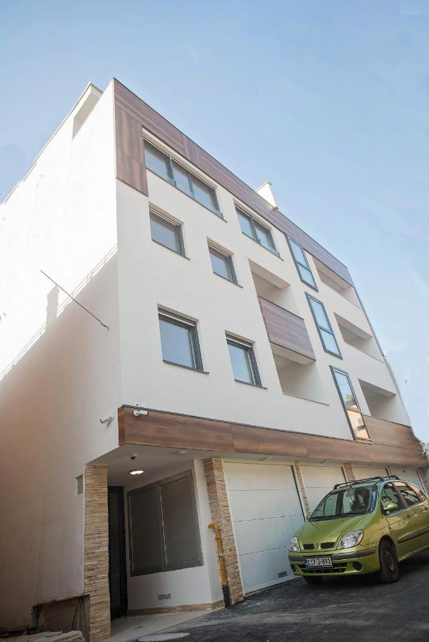 Luna Deluxe City Center & Free Parking Sarajevo Bagian luar foto
