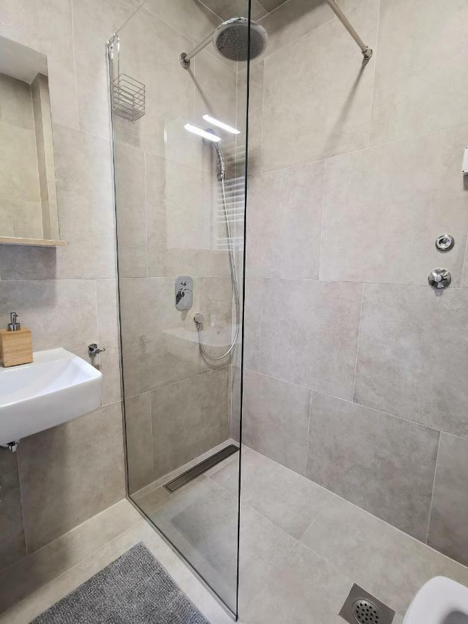 Luna Deluxe City Center & Free Parking Sarajevo Bagian luar foto